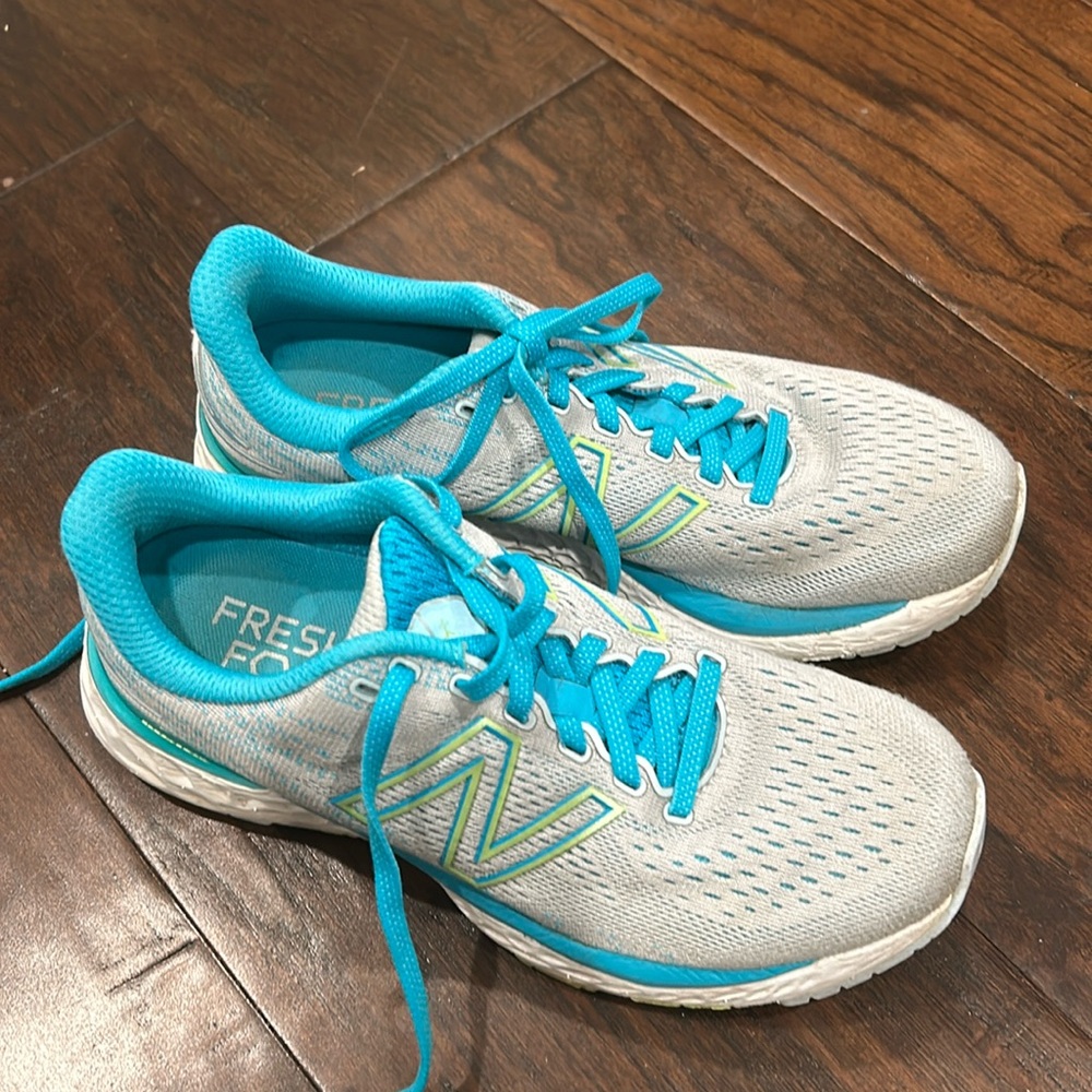New Balance Fresfoam women’s shoes size 7.5 grey with blue